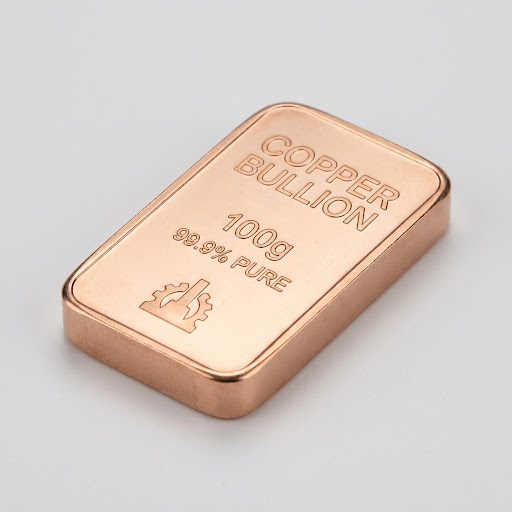 Professional product photography of a 100g copper bullion bar, 99.9% pure, clean industrial aesthetic, light grey background, dramatic lighting, sharp focus, technical style.